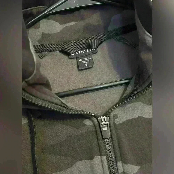 Athleta Triumph Hoodie in Black Camo Size Small - Picture 2 of 7
